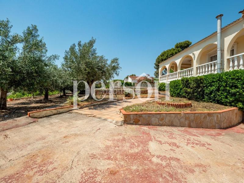 Foto 6afe86bf-c104-4ca7-9b0f-e8bade2a5a3c. Lloguer casa amb aparcament piscina a Urbanizaciones Llíria