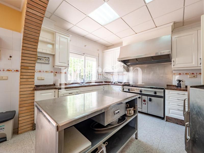 Foto c0ca5955-7387-4879-bf6f-15577d3fe7b0. Rent house with parking pool in Urbanizaciones Llíria