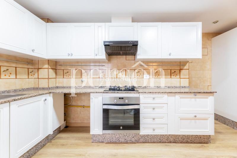 Foto 0846d988-19e2-42e5-a243-ea55c031e2a7. Piso  en venta en calle damadeu de savoia en Exposició Valencia