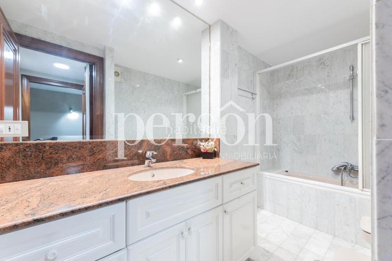 Foto 2b38f0e8-fe01-424a-b5ac-1bd4e6730e1d. Piso  en venta en calle damadeu de savoia en Exposició Valencia