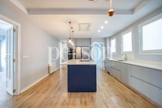 Pis a Russafa. Espectacular y amplio piso reformado de 3 habitaciones y 3 baños