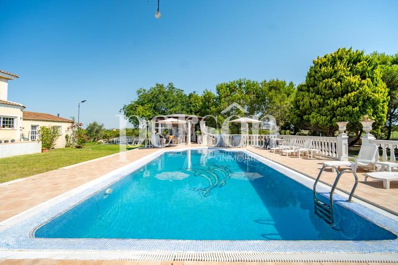 Foto 4ec01dd6-a0e1-44c5-bc8b-0fccc32b1d19. Casa chalet exclusivo privacidad, elegancia y vida mediterránea en Cullera