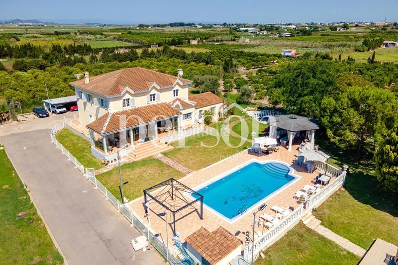 Foto a778de89-9003-4c2b-aa7c-9b10b0689946. Casa chalet exclusivo privacidad, elegancia y vida mediterránea en Cullera