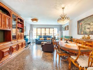 Appartement à Barrio Benicalap. Piso de 3 habitaciones en benicalap