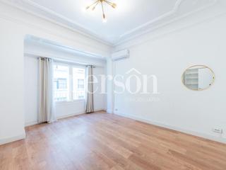 Pis  Carrer de joaquín costa. Piso en venta de 4 dormitorios en gran vía