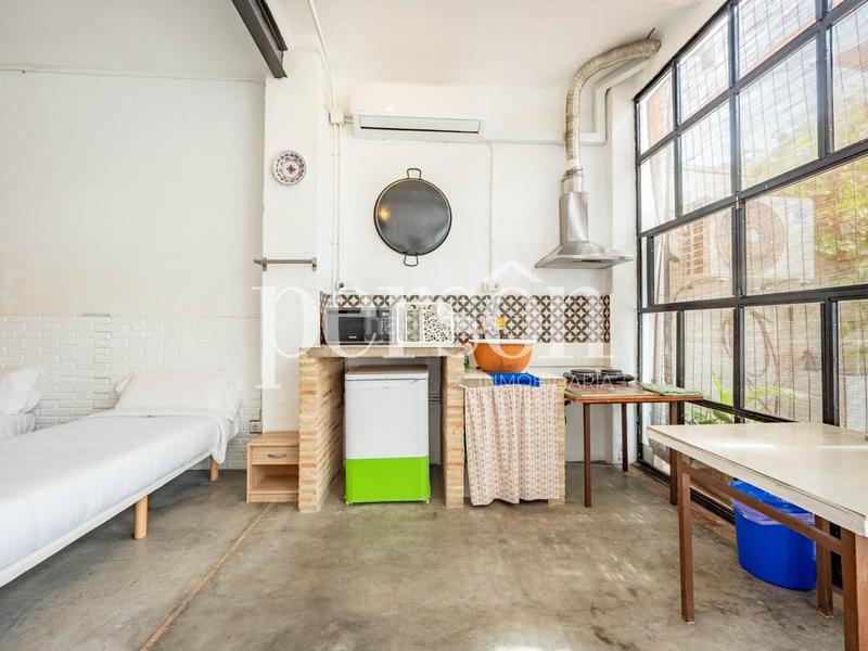 Foto c7b05ff3-f40b-45d9-bc20-b58943de7190. Loft  en venta con licencia turistica en Torrefiel en Valencia