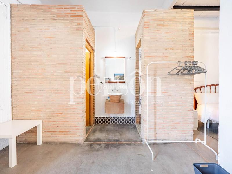 Foto ee94fd95-4579-44df-90fb-46b7b6a56373. Loft  en venta con licencia turistica en Torrefiel en Valencia