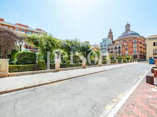 Location Local commercial  Plaça de joan de vila-rasa. Local comercial en alquiler en zona mercado central