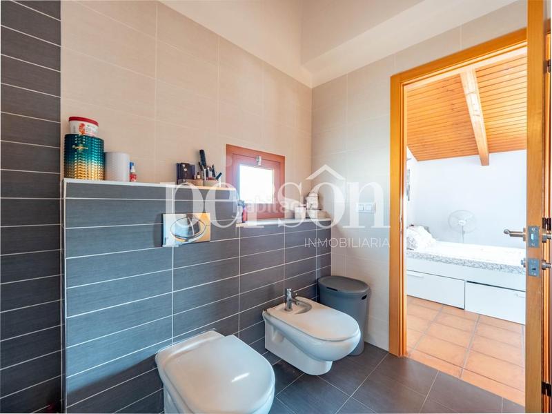 Foto 3e66e3e1-89c4-48a1-b2fb-61572c3b47e6. Alquiler casa chalet bioclimático en urbanización privada en Serra