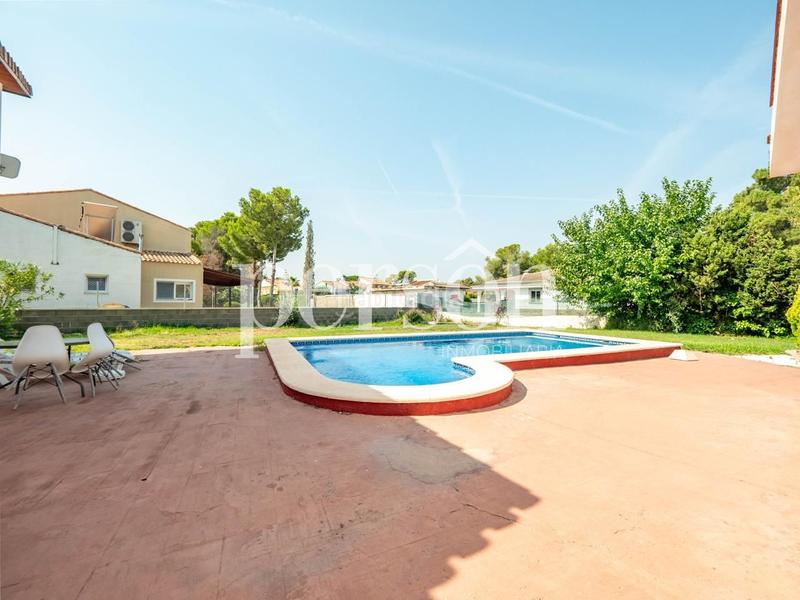 Foto b819f604-d2b0-4d78-b880-476bb8af7639. Lloguer casa amb calefacció piscina a Serra