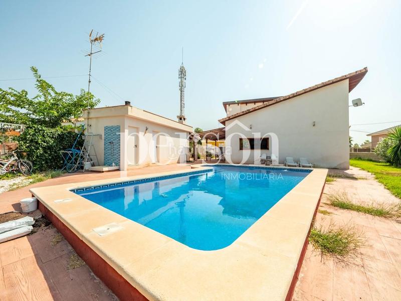 Foto f7907e26-efd3-48f4-82e1-827ddc8c1d2a. Location maison avec chauffage piscine dans Serra