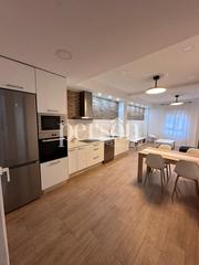 Rent Flat in El Cabanyal-El Canyamelar. Vivienda en calle de la reina