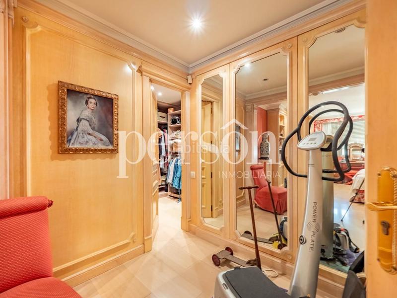 Foto a189a7b9-6bd0-4caa-bfeb-2a81a4f2152e. Piso espectacular piso de 205 m junto al mercado central en Valencia