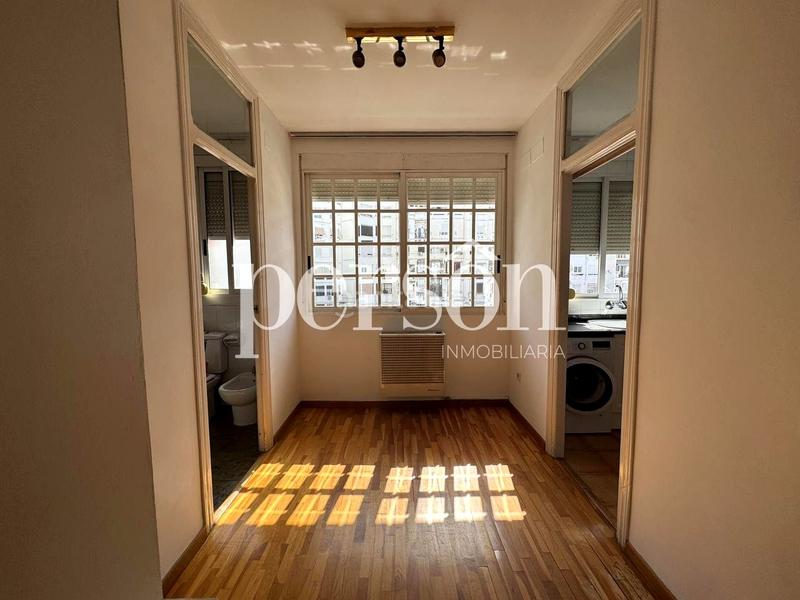 Foto 60c52055-2aa7-40b5-b611-dd383cb9744a. Alquiler piso luminoso piso con carácter en calle ciscar ensanche gran vía en Valencia