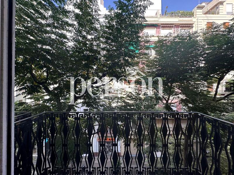 Foto aecb73d2-b8c7-44e2-abee-a5ff8f0a1504. Alquiler piso luminoso piso con carácter en calle ciscar ensanche gran vía en Valencia