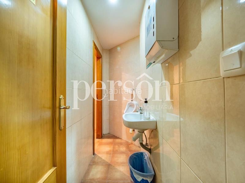Foto f3778ae8-d5e1-4a53-a447-f40544406c9f. Local comercial local con vivienda de 3 habitaciones en Riba - roja de Túria