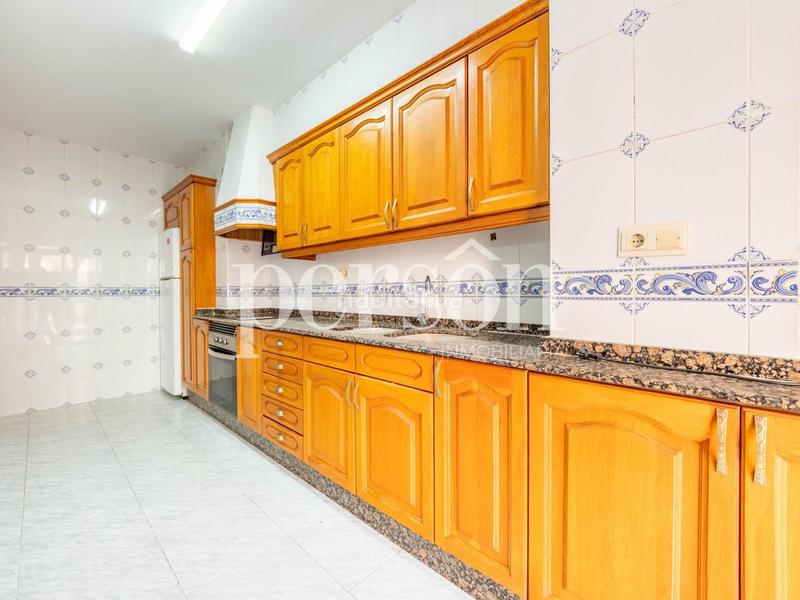 Foto 8f51f18e-d227-4085-b8d2-c2b14763aebe. Alquiler piso amplio piso en alquiler con terraza en extramurs en Valencia