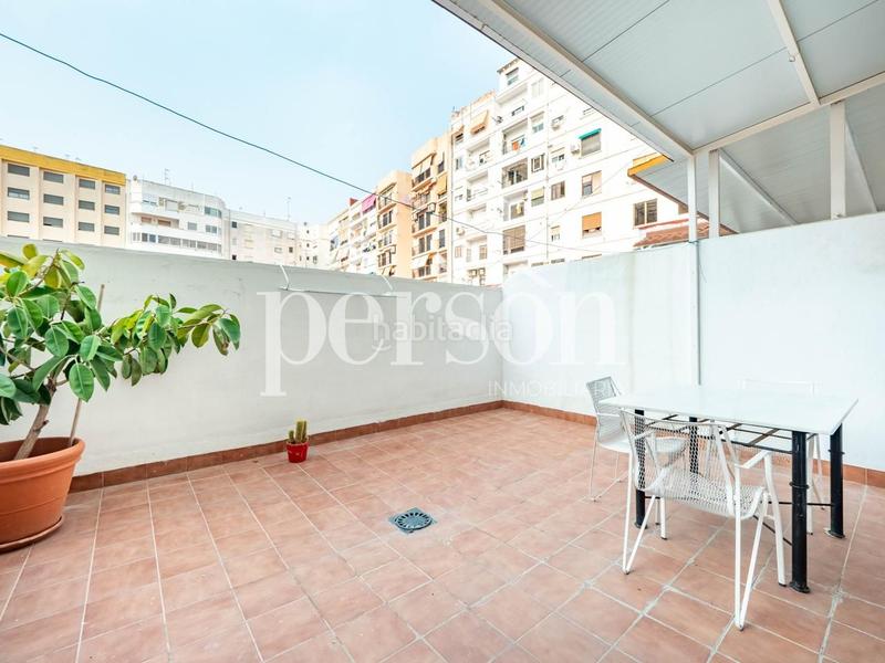 Foto c49b535e-131f-4a4a-8013-608e0e6a70cb. Alquiler piso amplio piso en alquiler con terraza en extramurs en Valencia