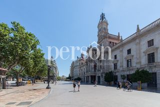 Pis a La Roqueta. Piso de renta antigua en  venta en calle pelayo