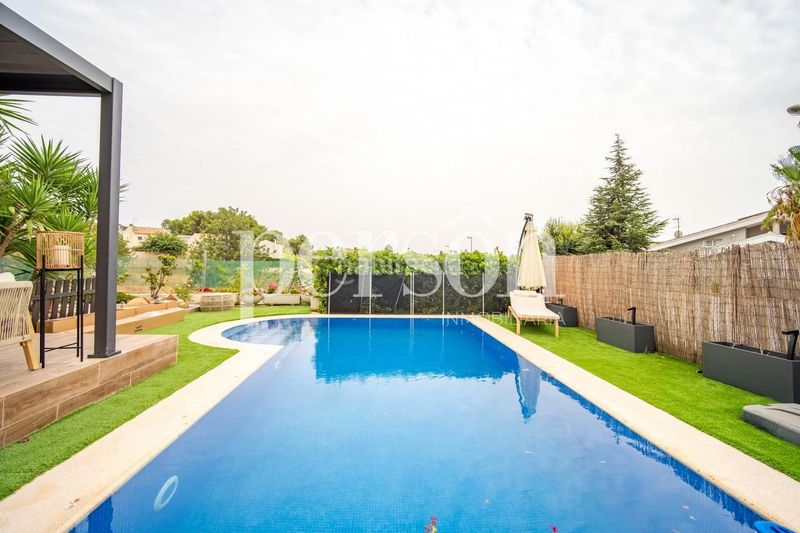 Foto 19afa740-4a02-4b8e-9149-76c9d0b8ac6b. Casa amb piscina a Rascanya Pobla de Vallbona (la)