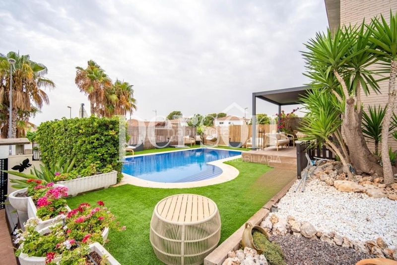 Foto 6a75ed86-a321-4075-8bbe-4a358d1f0689. Casa amb piscina a Rascanya Pobla de Vallbona (la)