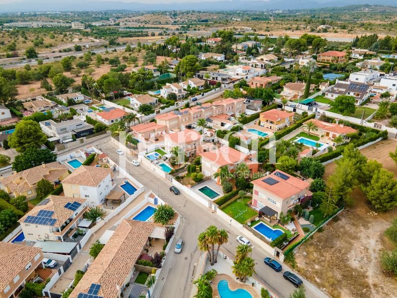 Foto f452f106-d68a-4832-94f1-f05420833b40. Casa amb piscina a Rascanya Pobla de Vallbona (la)