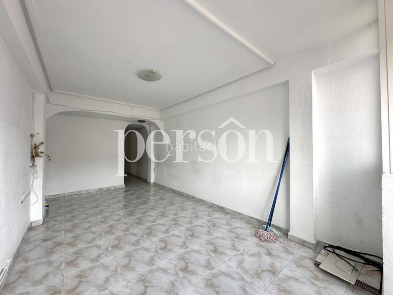 Foto b42e4c5e-321c-451a-85ee-572e9423855a. Piso vivienda con mucha luz en Barrio Benicalap Valencia