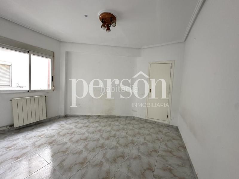 Foto d5ea3fef-c597-4409-877d-0e3ac0cc2237. Piso vivienda con mucha luz en Barrio Benicalap Valencia