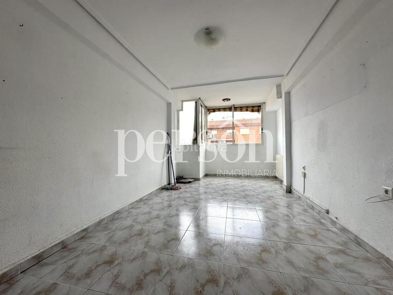 Foto e92e4623-d85a-434e-a707-7c7ac803b993. Piso vivienda con mucha luz en Barrio Benicalap Valencia