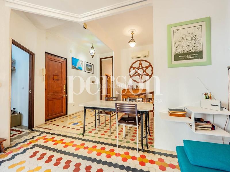 Foto 4f1f7a1f-2735-45a3-9743-e08089aabdea. Piso  con carácter en pleno centro calle en llop, junto a la plaza del ayuntamiento en Valencia