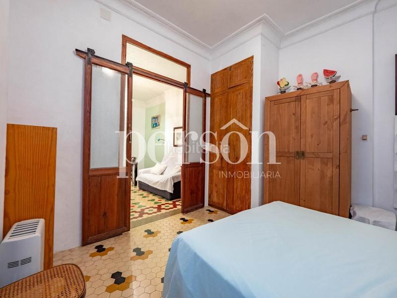 Foto c37e0277-1ed1-4a7d-98c4-4166b99d2572. Piso  con carácter en pleno centro calle en llop, junto a la plaza del ayuntamiento en Valencia
