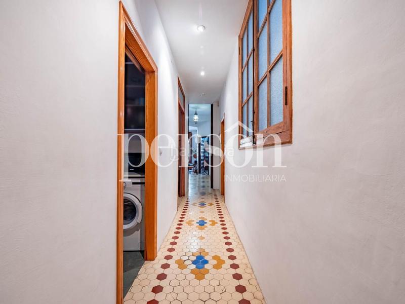 Foto d6db6657-511f-45ed-9416-18bbe712861f. Piso  con carácter en pleno centro calle en llop, junto a la plaza del ayuntamiento en Valencia