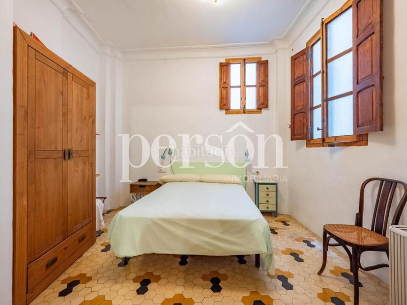 Foto dd64055a-3bc4-4d38-b009-2b23fe6d47c8. Piso  con carácter en pleno centro calle en llop, junto a la plaza del ayuntamiento en Valencia