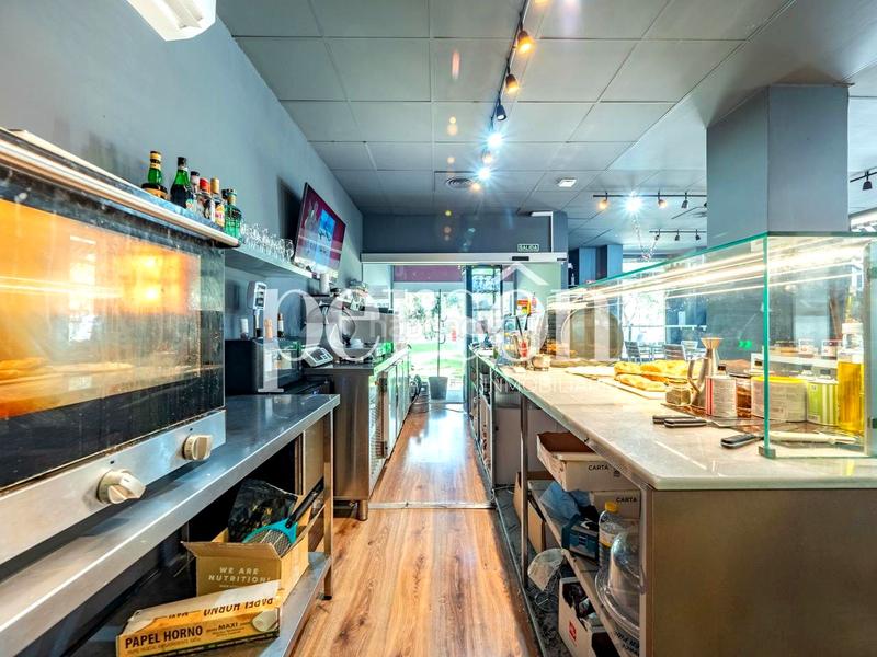 Foto f9aa08e9-cad5-4040-89e6-bb549ffd4e48. Pas-de-porte local commercial dans Mestalla Valencia