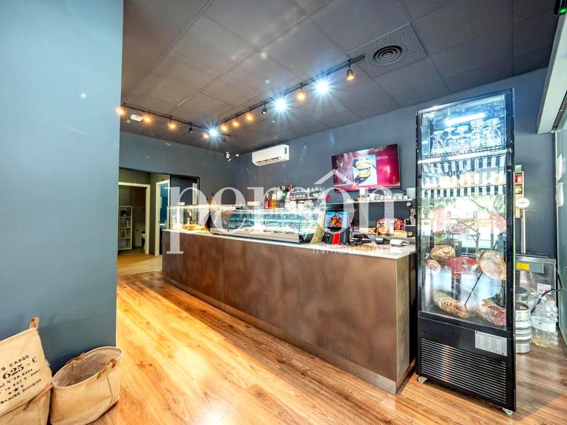 Foto 8ce2063f-5422-4e61-84df-17776f1f1c25. Umzug geschäftsraum in Mestalla Valencia