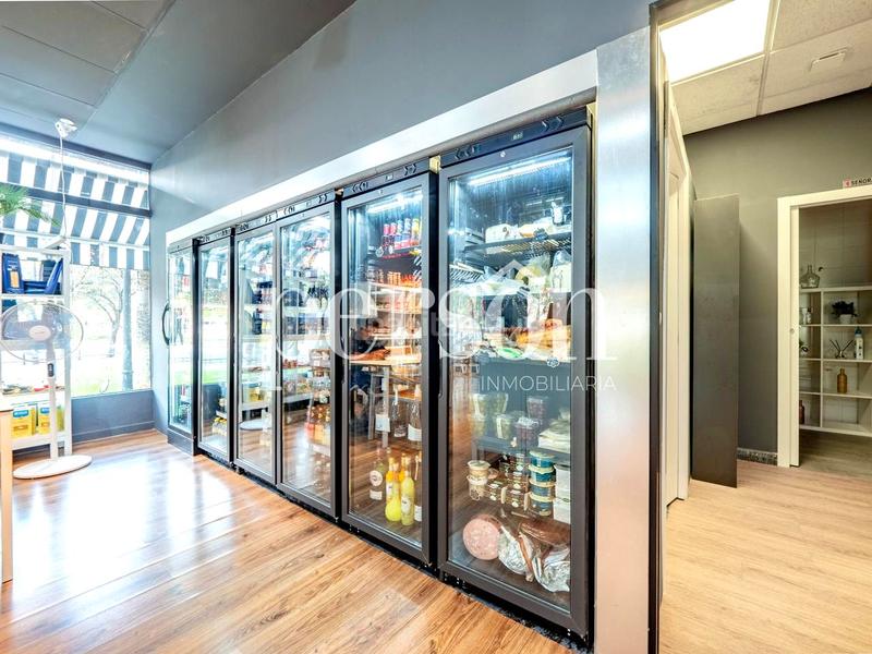 Foto bdb9badc-f3bf-4fe4-8759-022af39fd772. Umzug geschäftsraum in Mestalla Valencia