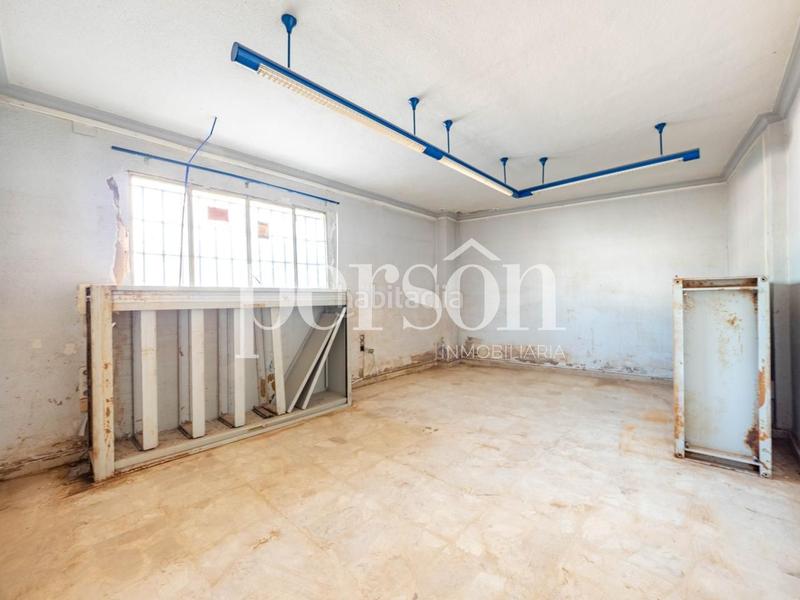 Foto d589d880-d8e4-4ed2-8f2f-506fe69f17c0. Bâtiment à usage industriel dans Albal