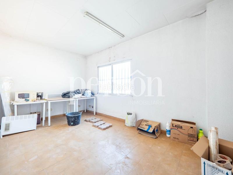 Foto da61e93a-9255-47ae-a55f-294dff28420f. Bâtiment à usage industriel dans Albal