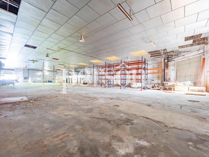 Foto e403ae19-6406-438d-a1ec-9d5394d051ac. Bâtiment à usage industriel dans Albal