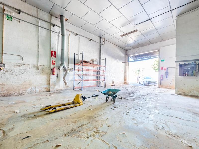 Foto f1c56417-141d-4e19-a122-058f8eef40eb. Bâtiment à usage industriel dans Albal