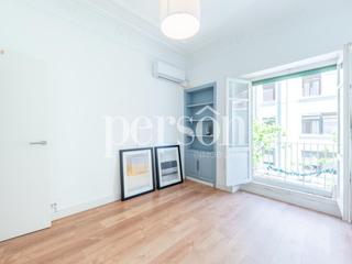 Location Appartement  Carrer de joaquín costa. Piso en alquiler de 4 habitaciones en distrito gran via