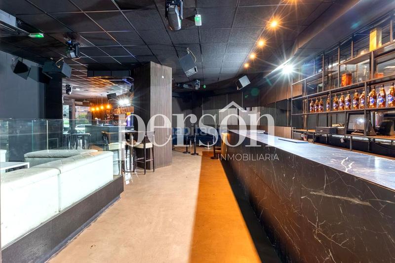 Foto b8fd38f0-e952-4261-bb5e-32791e871223. Pas-de-porte local commercial dans Mestalla Valencia