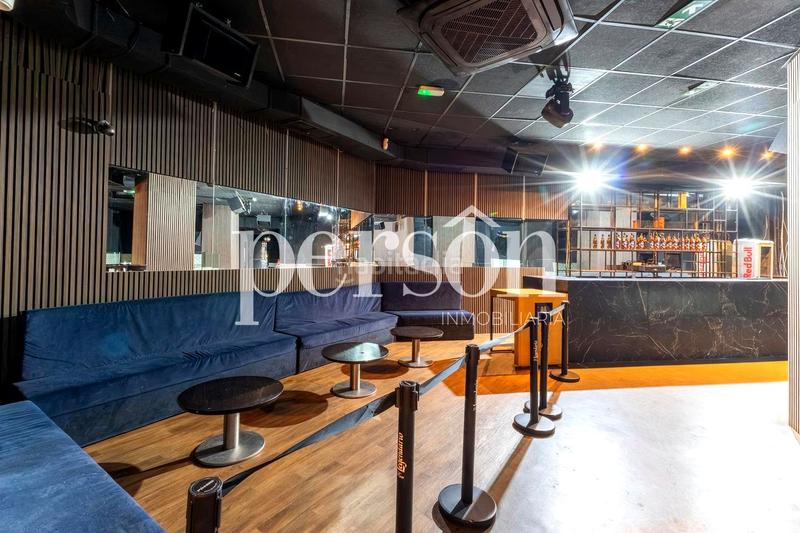 Foto aef708c2-d365-4e2e-9e33-2a7a81bda3f7. Umzug geschäftsraum in Mestalla Valencia