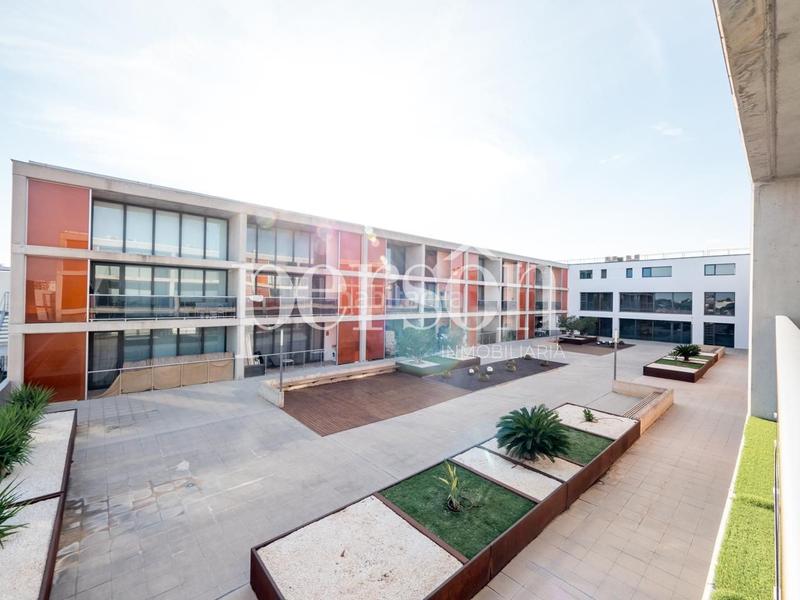 Foto ea4a6019-51eb-4c8c-ad79-eff3a8ed4787. Rent duplex with heating parking in Polígono del Aeropuerto Manises