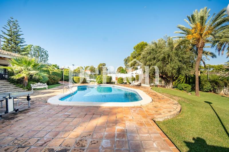 Foto 05a0fec4-c8e1-4f36-8097-6f53c0f8a37c. Casa con riscaldamento piscina in Montealegre Eliana (l´)