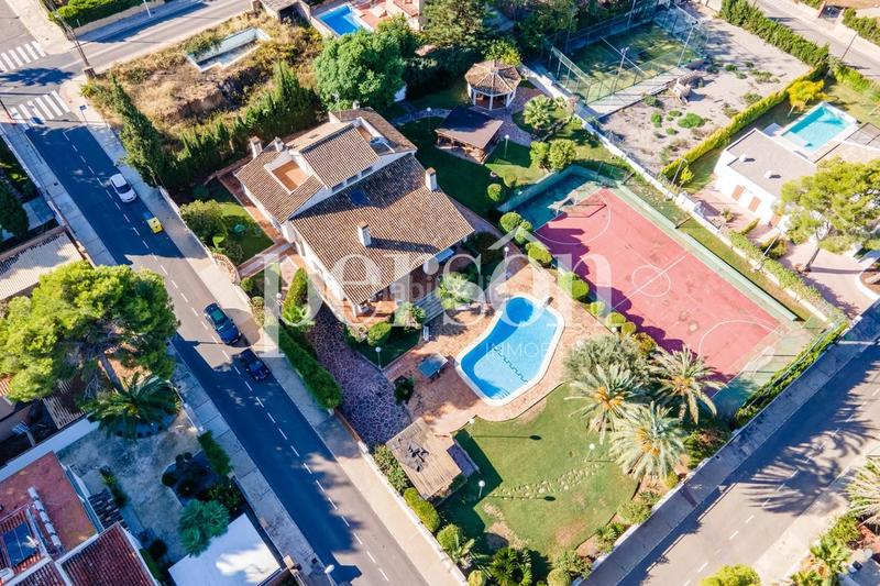 Foto 09cbac2f-6246-4583-a527-fc2e8e469219. Casa con riscaldamento piscina in Montealegre Eliana (l´)