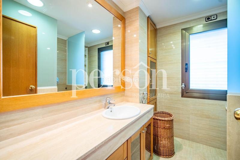 Foto 2d80b228-2ce4-4f7d-ae17-cd726e8c65c3. Casa con riscaldamento piscina in Montealegre Eliana (l´)