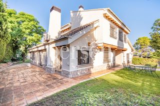 House in Montealegre. Majestuoso chalet independiente en leliana