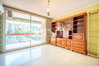 Appartement à La Petxina. Espacioso piso con gran terraza y garaje en la petxina