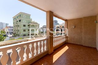 Pis a Mareny de Barraquetes. Piso de 3 habitaciones con piscina en la playa